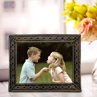 Illustration for article titled Nine Nostalgic Moments of a Sibling Relationship